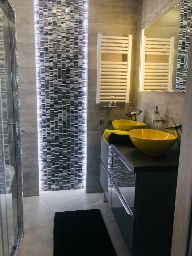 Apartament Elegance Yellow Ревал Екстериор снимка