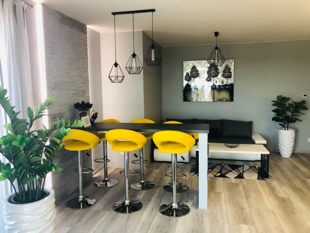 Apartament Elegance Yellow Ревал Екстериор снимка