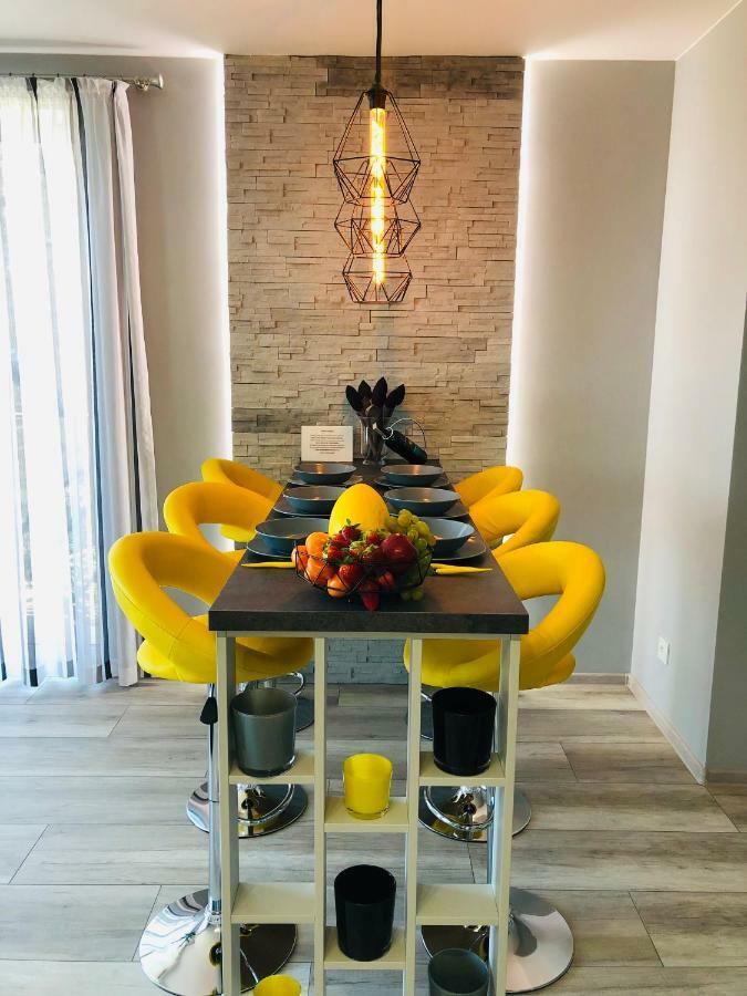 Apartament Elegance Yellow Ревал Екстериор снимка