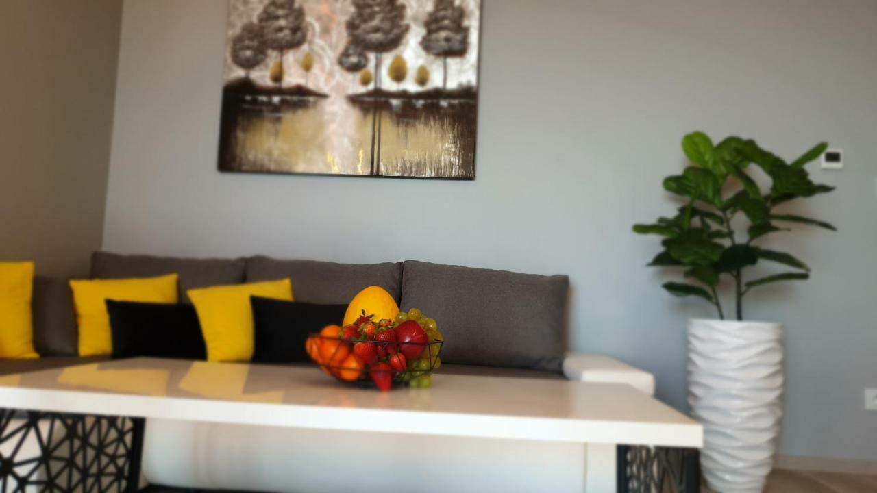 Apartament Elegance Yellow Ревал Екстериор снимка