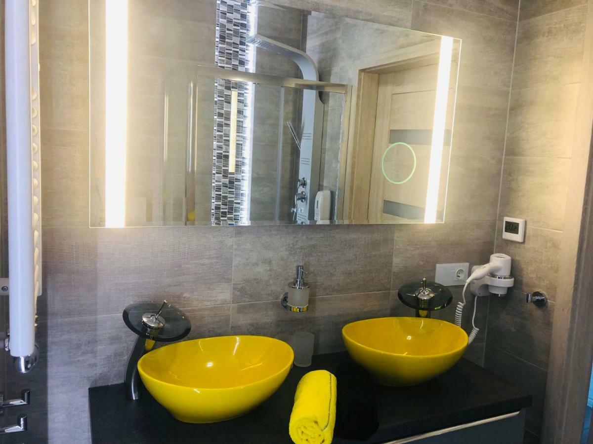 Apartament Elegance Yellow Ревал Екстериор снимка